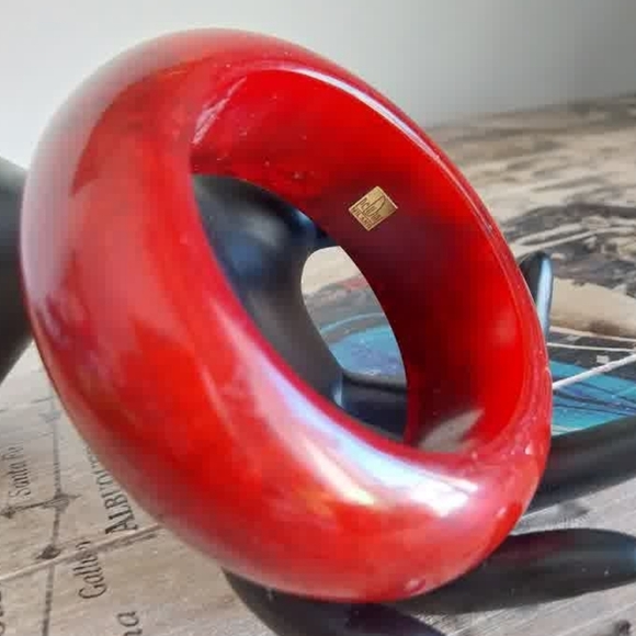 Vintage Bakelite Red Resin Dome Bangle Bracelet - Picture 13 of 16